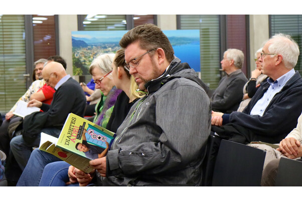 Buch stößt auf großes Interesse Buch stößt auf großes Interesse